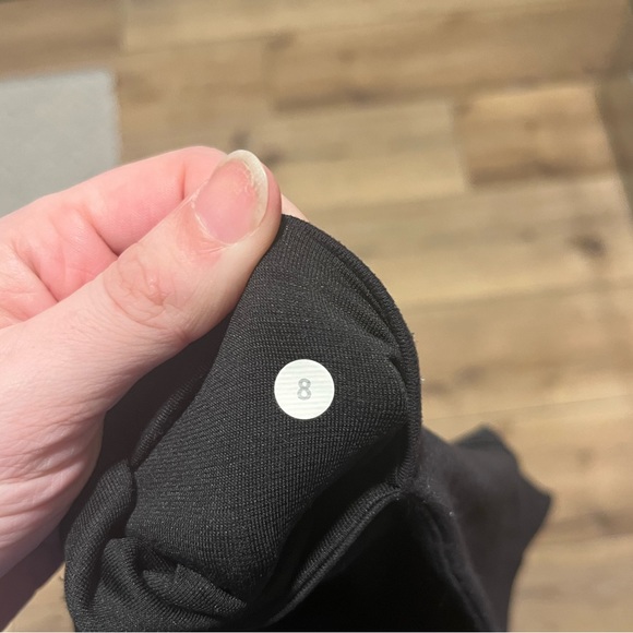 Lululemon Mid-rise knee-length black leggings - Picture 3 of 3